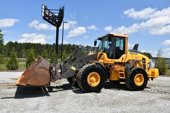 Photo of a 2018 Volvo L90H