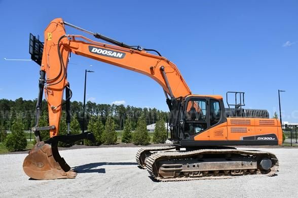 Photo of a 2018 Doosan DX300LC-5