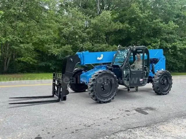 2015 Genie GTH844 4WD Telescopic Rough Terrain Boom Lift