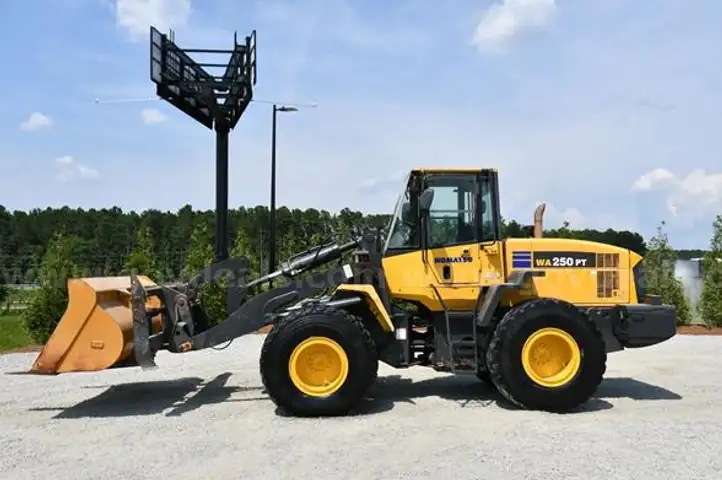 2008 Komatsu WA250-5 4WD Articulated Wheel Loader