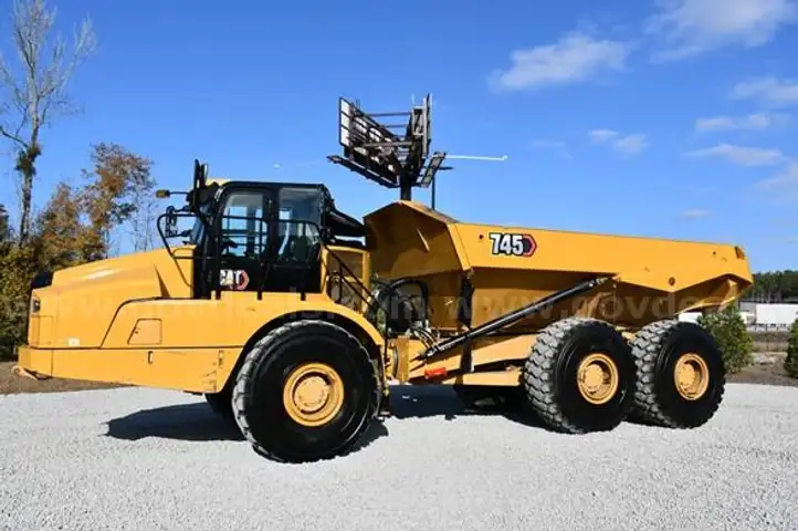 2018 Caterpillar 745 45 Ton Articulated Dump Truck