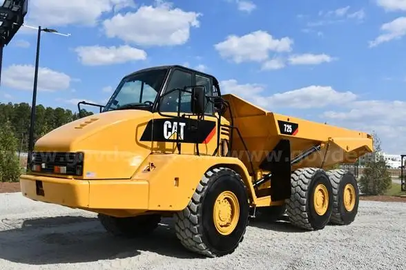 Photo of a 2006 Caterpillar 725