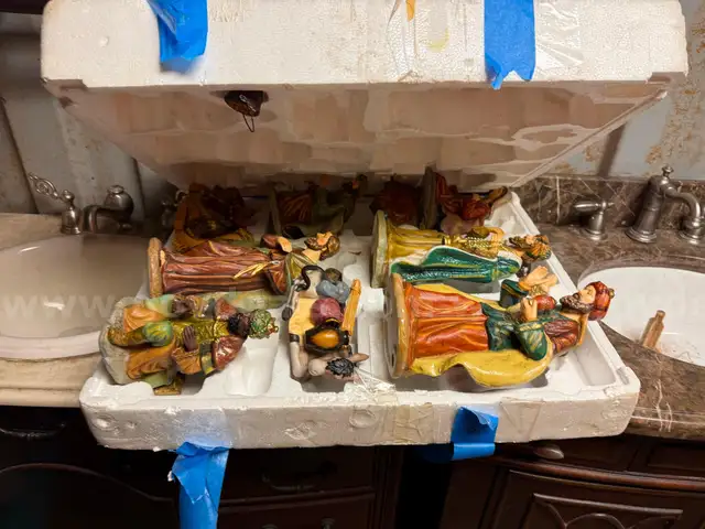 PORCELIN NATIVITY SCENE