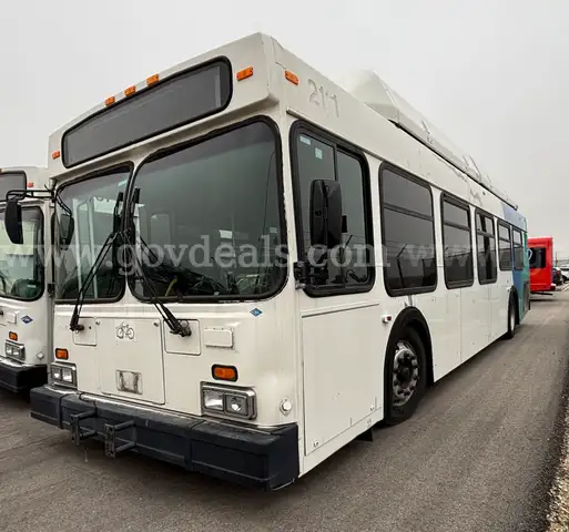 2002 New Flyer Transit Bus