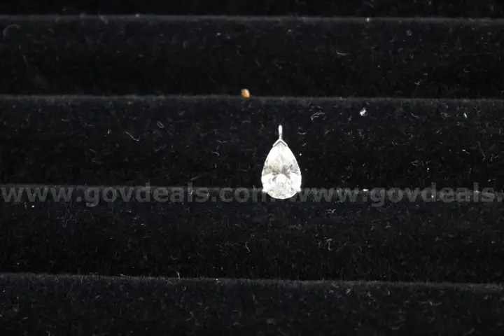 (1) Silver Colored Pendant