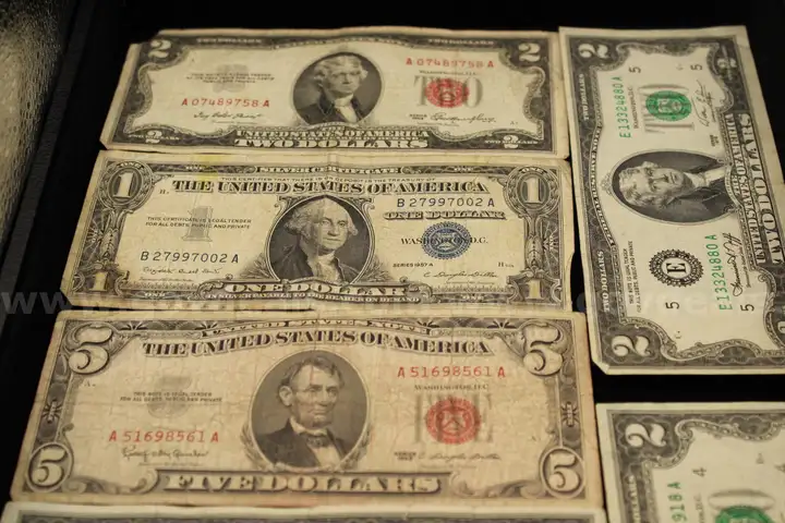 Lot of Mixed Currency