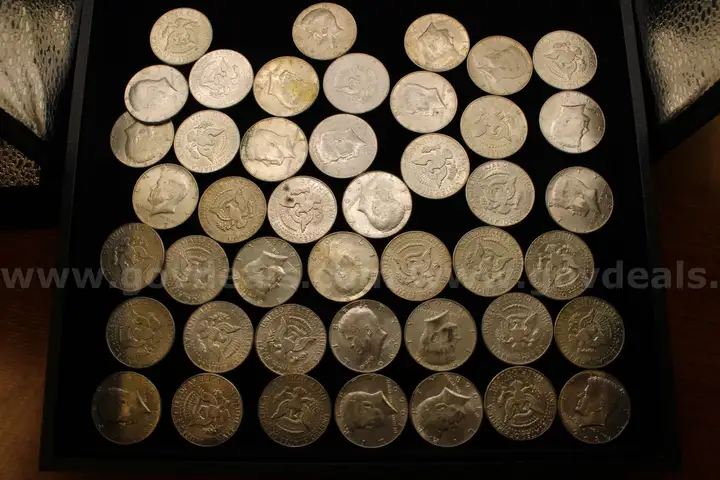 Lot of Kennedy Half Dollars, Eisenhower Dollars, and Susan B. Anthony Dollars