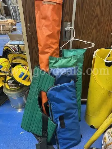 Lot of Sixteen Assorted Splints