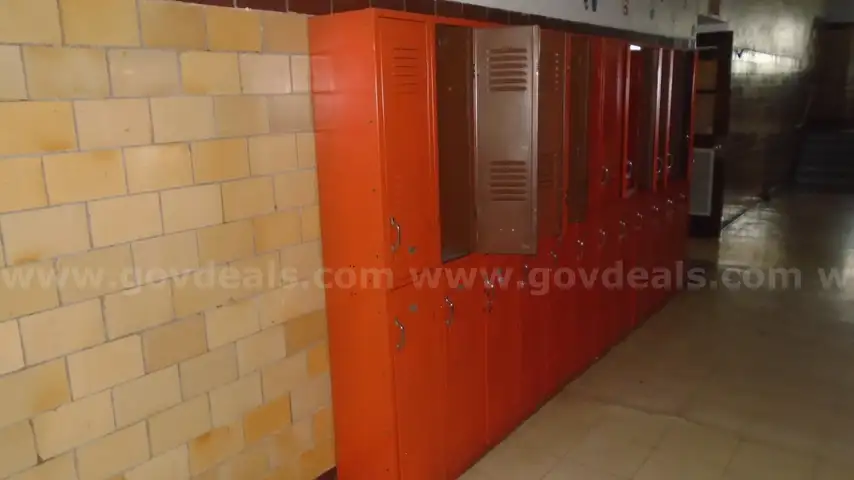 Lot of 24 Lockers