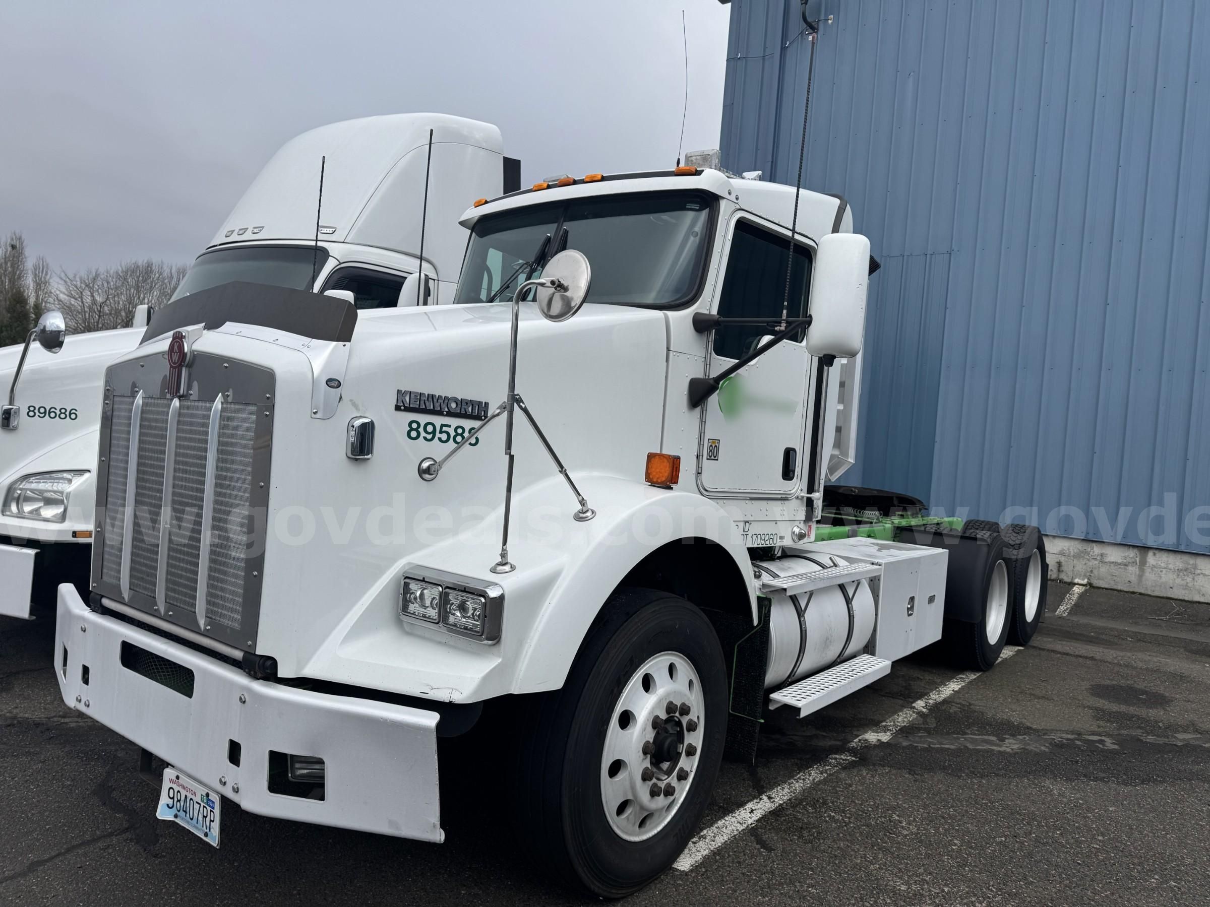 Photo of a 2010 Kenworth T800