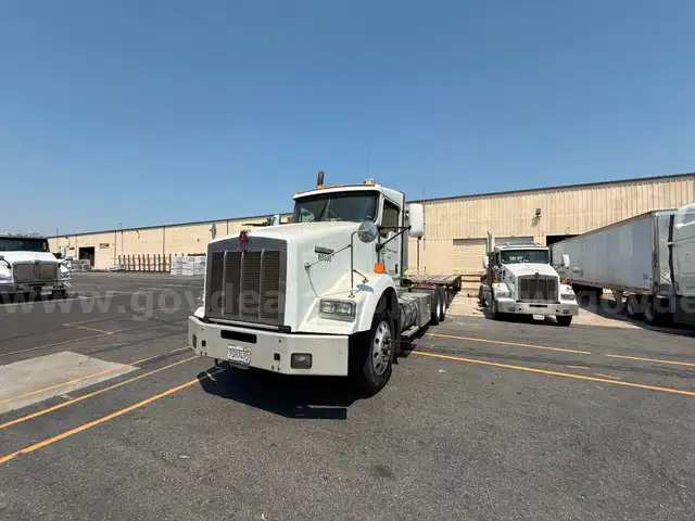 2012 Kenworth T800 T/A Day Cab Truck Tractor