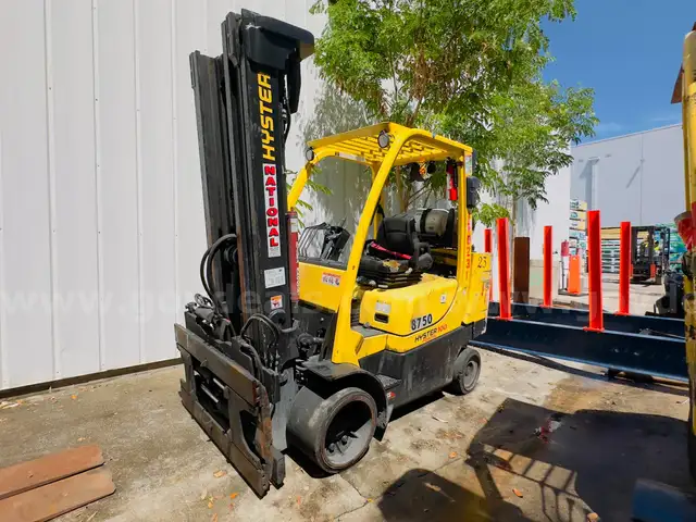 2018 Hyster S100FTBCS 10000 Lb Pneumatic Tire Forklift