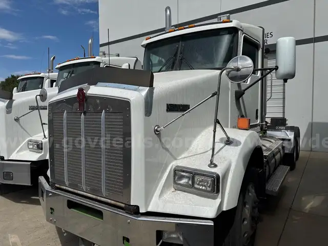 2015 Kenworth T800 T/A Day Cab Truck Tractor