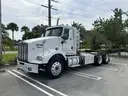 2014 Kenworth T800 T/A Day Cab Truck Tractor