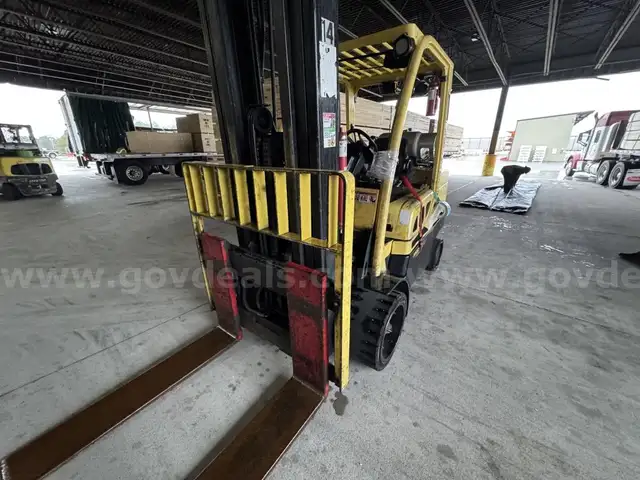 2016 Hyster S100FT Pneumatic Tire Forklift