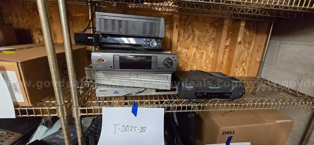 Various CD/DVD/VHS players (some combo) - Qty: 6
