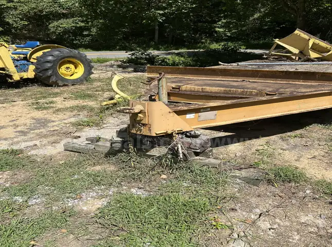 18' Equipment Trailer ( 6D7809)