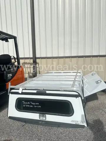 1 Truck Topper F-350 pick up