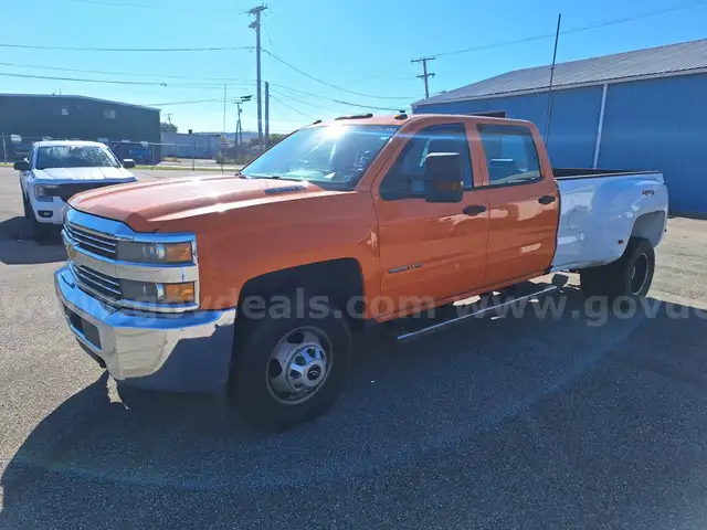 2015 Chevrolet Silverado 3500HD Work Truck Crew Cab Long Box 2WD (541394)