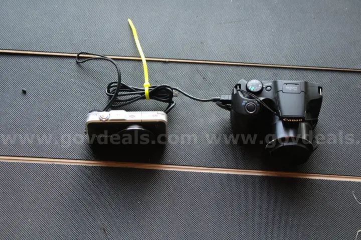 2 digital cameras Cannon