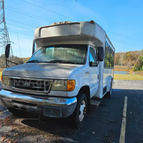 2006 Ford Econoline Econoline E-350 Super Duty - 12 Passenger ***RESERVE LOWERED***
