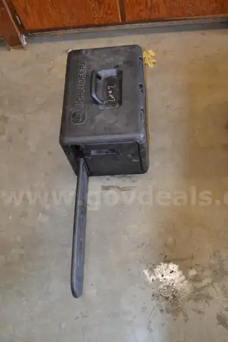 JOHN DEERE CHAIN SAW