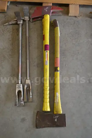 LOT OF PICK HEAD AXE, FLAT HEAD AXE, HALLIGAN BAR