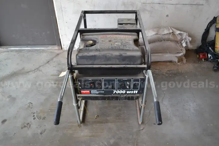 DAYTON 3W739C 7000 WATT GENERATOR