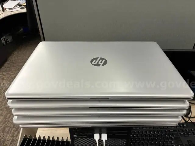 A Lot of 5  HP 17-by1953cl 17.3-inch HD+ touchscreen laptops