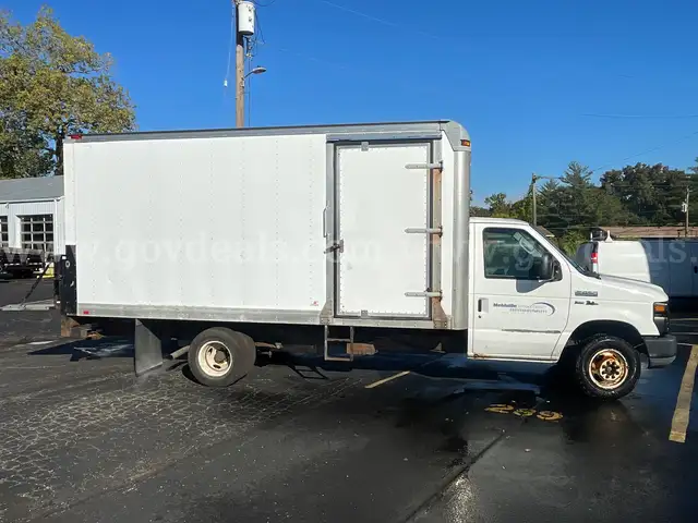 2010 Ford E-450 Heavy Duty Box Truck