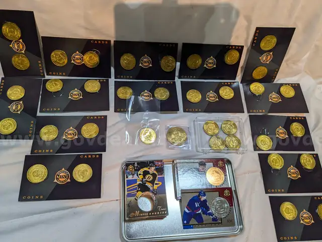 1998 Pinnacle Mint hockey coins &#x26; cards