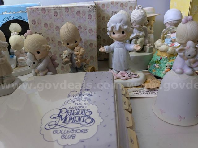 Precious Moments collectibles 24 items