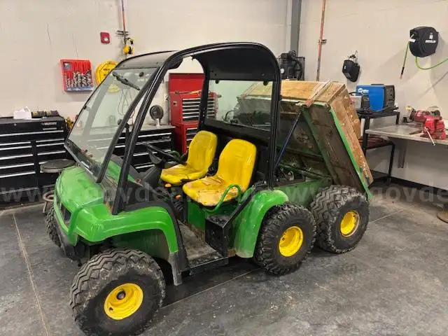 John Deere Gator