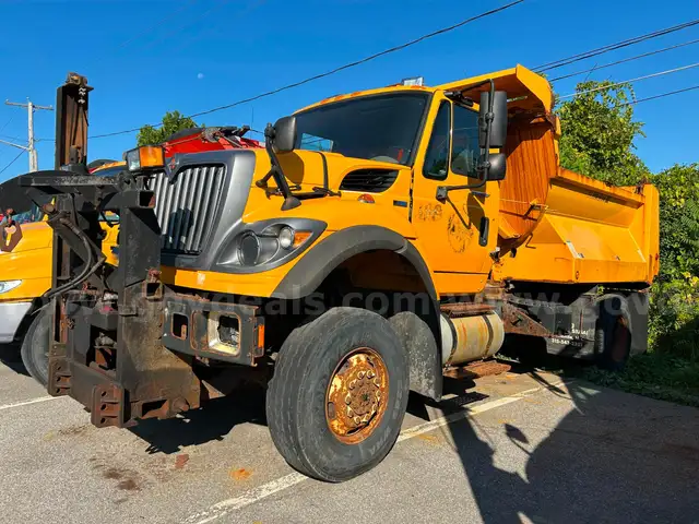 2012 International 7500 Snow Plow Truck  LOW MILEAGE!!