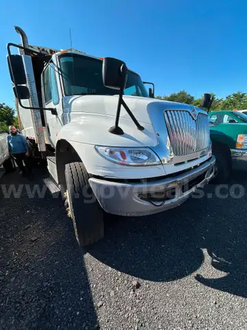 2016 International 7400 Garbage Truck - PARTS