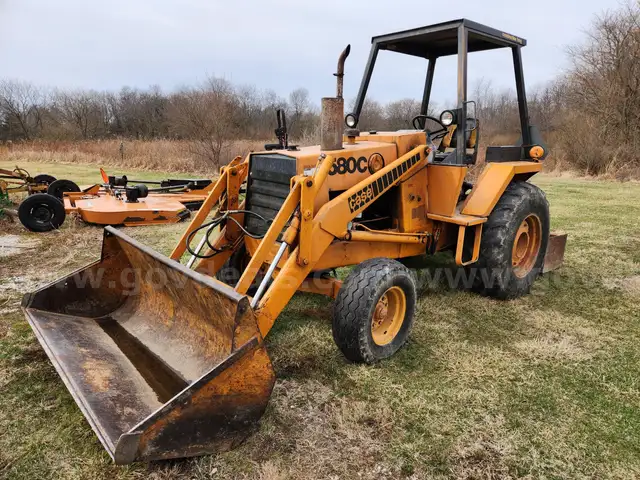 Case 580C Construction King with Loader and Box Scraper