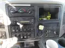 2010 International 7400 Derrick Truck