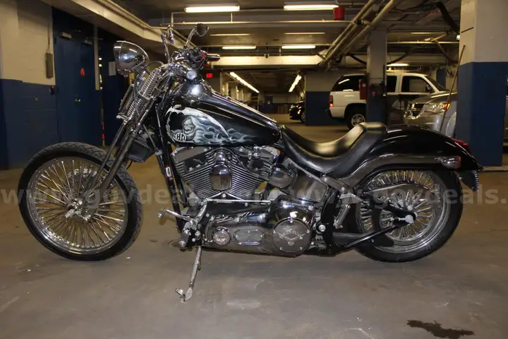 2001 harley davidson motorcyle for auction in Media, PA
