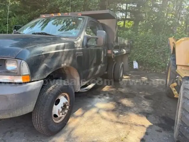 2004 Ford F-350 SD XL 4WD DRW