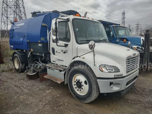 2012 Freightliner M2 106 -