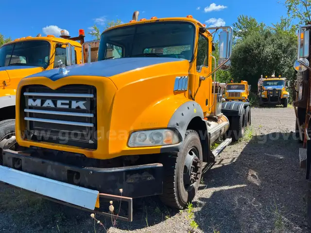 2008 Mack GU813