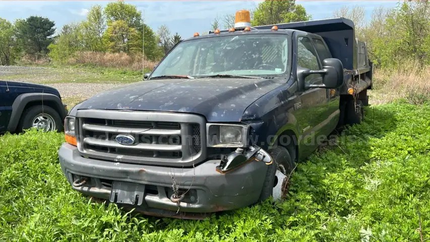 2004 Ford F-350 SD XL Crew Cab 2WD DRW