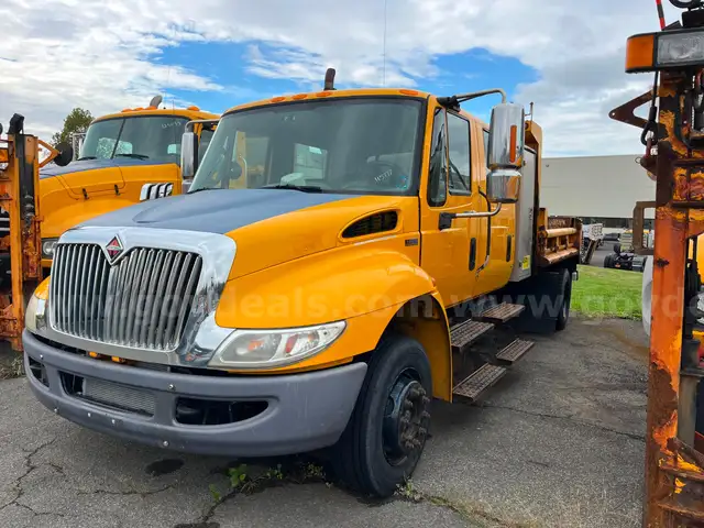 2011 International 4300 LP