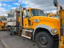 2015 Mack GU712