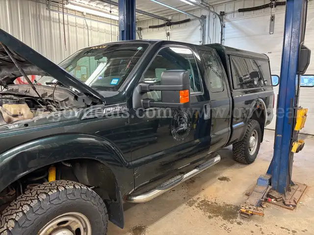 2015 Ford F-250 SD XLT SuperCab Long Bed 4WD