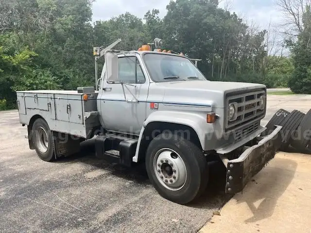 1989 GMC 7000 Series Med Duty Utility Truck