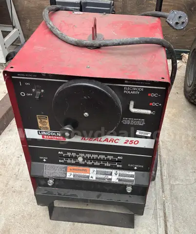 Lincoln Electric IDEALARC 250 Welder
