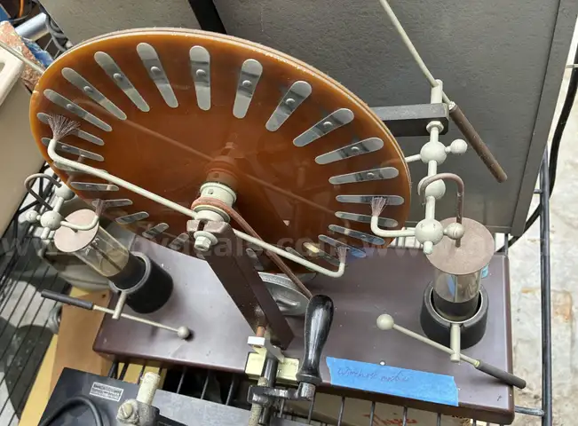 Wimshurst Electrostatic Generator
