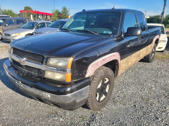 2005 Chevrolet Silverado 1500 Work Truck Ext. Cab Short Bed 4WD