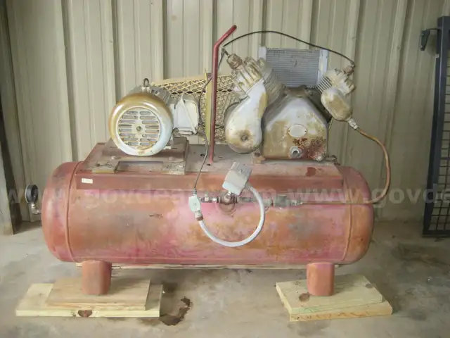 AIR COMPRESSOR
